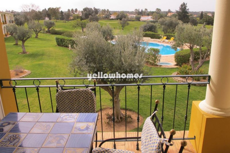 Espaçoso apartamento T2 sito num condomínio de golfe perto do Carvoeiro